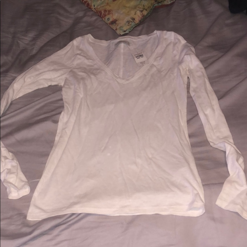 Abrecrombie and Fitch NWT white vneck t shirt